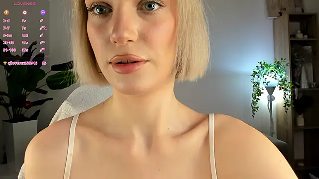 Snapshot of Ice_Strawberry chatting on 01-19-26, 03:10 Ice Strawberry online show from 01-19-26, 03:10