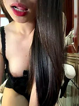 Snapshot of Hanh_Luxii chatting on 10-21-25, 04:17 Hanh Luxii online show from 10-21-25, 04:17