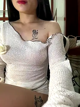 Snapshot of Hanh_Luxii chatting on 10-10-25, 05:08 Hanh Luxii online show from 10-10-25, 05:08