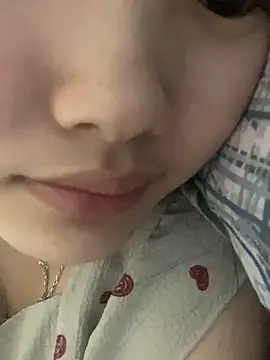 Xu Xubaby online show from 10-22-25, 04:06