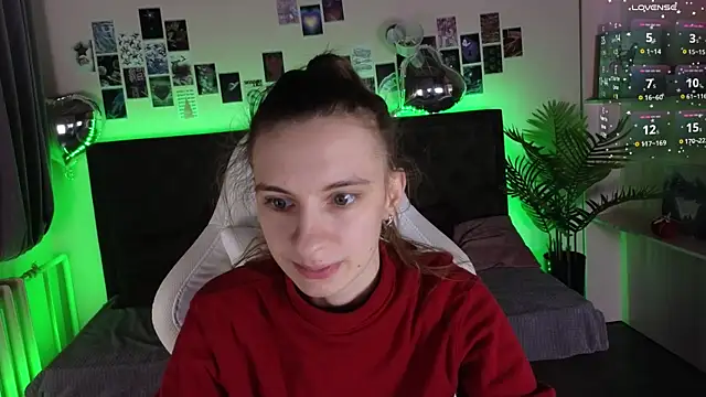 kaleriyaa  online show from 12-14-25, 03:24