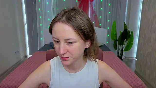 LuluChiiii online show from 12-16-25, 10:41