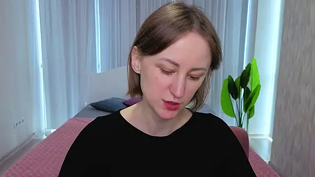 LuluChiiii online show from 10-12-25, 10:49