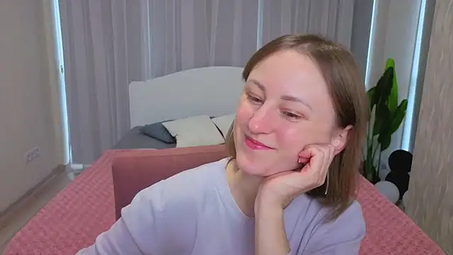 LuluChiiii online show from 11-20-25, 10:49