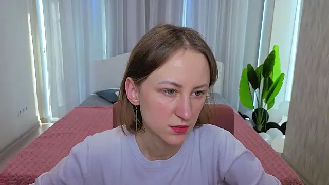 LuluChiiii online show from 11-14-25, 10:52