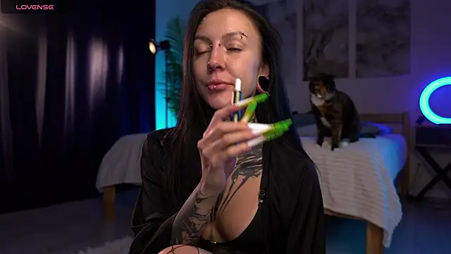 Alise Eve  online show from 02-19-26, 05:21