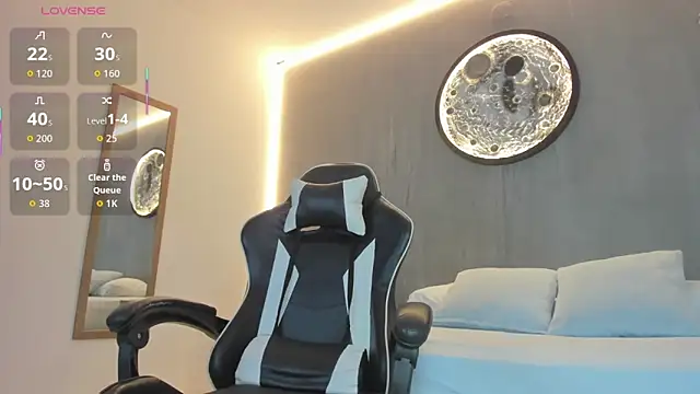 luccia smith online show from 10-28-25, 02:56