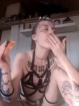 Snapshot of marijacucu chatting on 03-21-26, 02:54 marijacucu online show from 03-21-26, 02:54