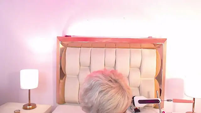 EvaMontenegro online show from 10-28-25, 04:17