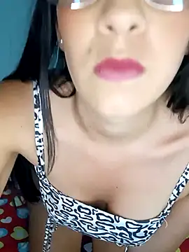 Snapshot of Thaamara_09 chatting on 09-11-25, 03:06 Thaamara 09 online show from 09-11-25, 03:06