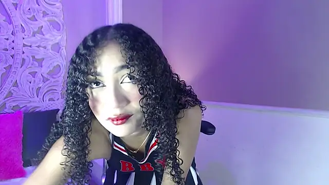 Snapshot of PetiteLuxury chatting on 10-16-25, 11:51 PetiteLuxury online show from 10-16-25, 11:51