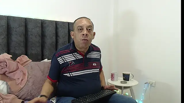 Snapshot of GabrielandAbigail chatting on 11-07-25, 12:42 GabrielandAbigail online show from 11-07-25, 12:42