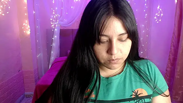 Snapshot of Aitana_200 chatting on 09-23-25, 01:29 Aitana 200 online show from 09-23-25, 01:29