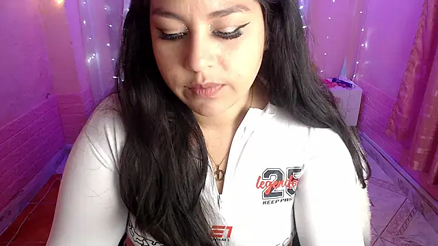Snapshot of Aitana_200 chatting on 09-22-25, 02:12 Aitana 200 online show from 09-22-25, 02:12