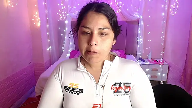 Snapshot of Aitana_200 chatting on 09-10-25, 01:43 Aitana 200 online show from 09-10-25, 01:43