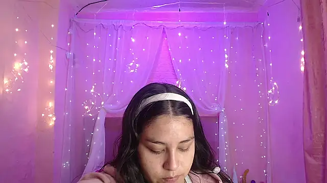 Snapshot of Aitana_200 chatting on 09-29-25, 01:17 Aitana 200 online show from 09-29-25, 01:17