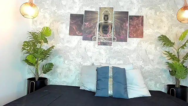 aitana baker  online show from 10-28-25, 07:13