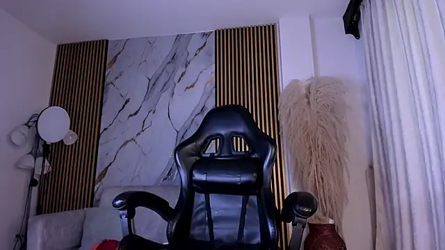 Snapshot of JulienSaint chatting on 04-29-26, 11:47 JulienSaint online show from 04-29-26, 11:47