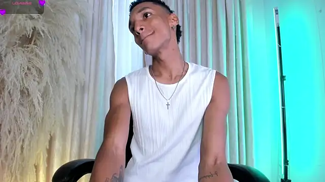 Snapshot of JulienSaint chatting on 07-21-26, 01:12 JulienSaint online show from 07-21-26, 01:12