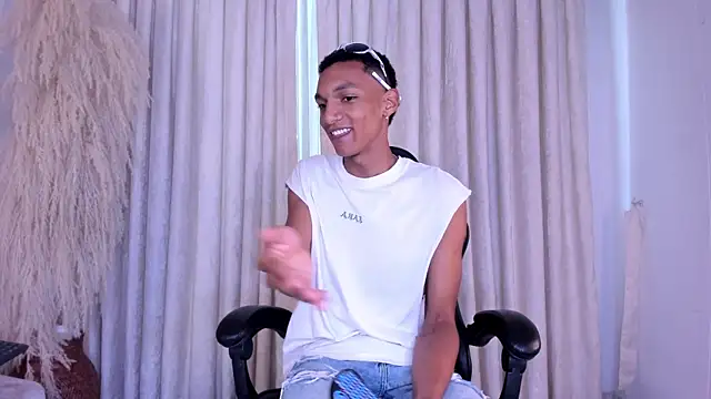 JulienSaint online show from 04-12-26, 11:57