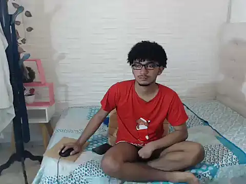 felipecams123 online show from 09-10-25, 12:09