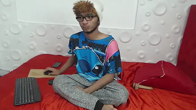 felipecams123 online show from 11-04-25, 02:26