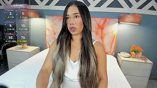 Snapshot of EmilyZahar chatting on 10-11-25, 11:55 EmilyZahar online show from 10-11-25, 11:55