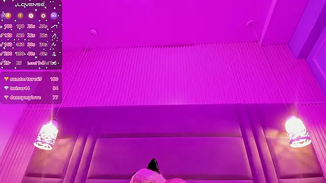 SamanthaaReed online show from 10-19-25, 04:15