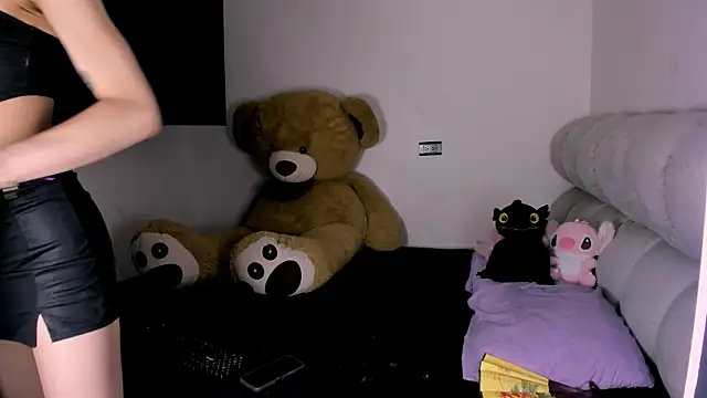 fhalon foxxxys  online show from 07-01-26, 10:10