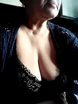Snapshot of Troiavaca chatting on 04-18-26, 02:08 Troiavaca online show from 04-18-26, 02:08