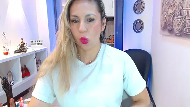 Snapshot of DianaPearls chatting on 06-16-26, 10:37 DianaPearls online show from 06-16-26, 10:37