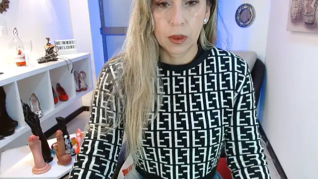 Snapshot of DianaPearls chatting on 07-21-26, 10:27 DianaPearls online show from 07-21-26, 10:27