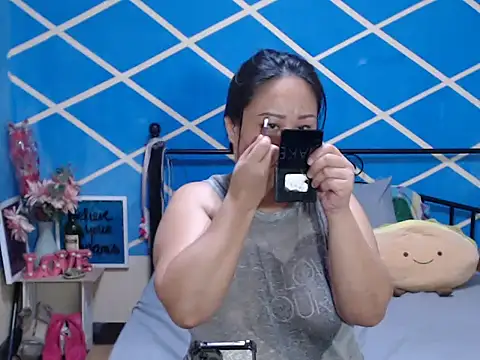 Snapshot of jengrey chatting on 09-13-25, 10:10 jengrey online show from 09-13-25, 10:10