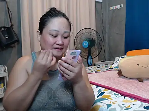 Snapshot of jengrey chatting on 10-23-25, 01:15 jengrey online show from 10-23-25, 01:15