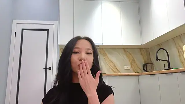 Snapshot of lunajii chatting on 04-25-26, 01:52 lunajii online show from 04-25-26, 01:52