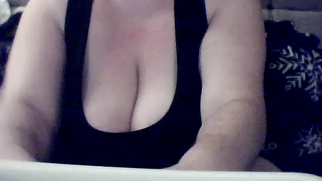Snapshot of Valendra_ chatting on 10-09-25, 04:35 Valendra  online show from 10-09-25, 04:35