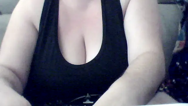 Snapshot of Valendra_ chatting on 10-12-25, 07:32 Valendra  online show from 10-12-25, 07:32