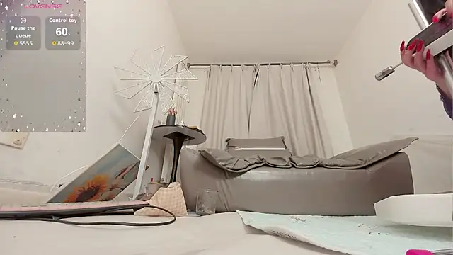 fox-yiyi online show from 11-12-25, 12:09