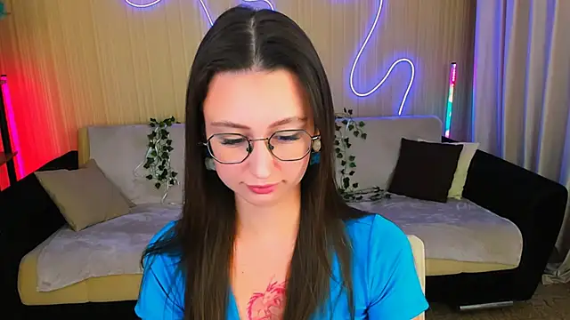 Snapshot of YourLovellyStory chatting on 10-17-25, 04:20 YourLovellyStory online show from 10-17-25, 04:20