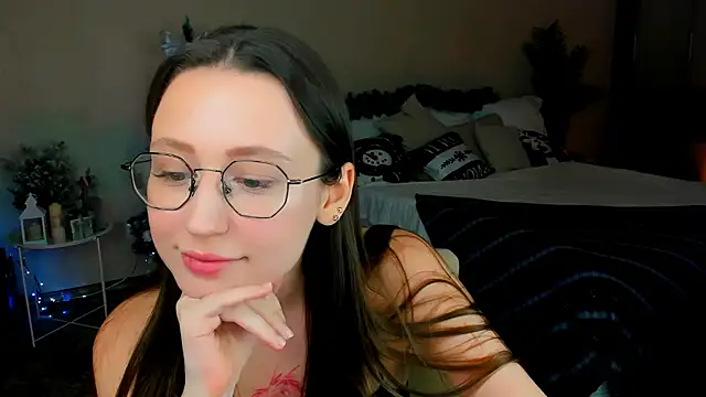 YourLovellyStory online show from 01-11-26, 04:25