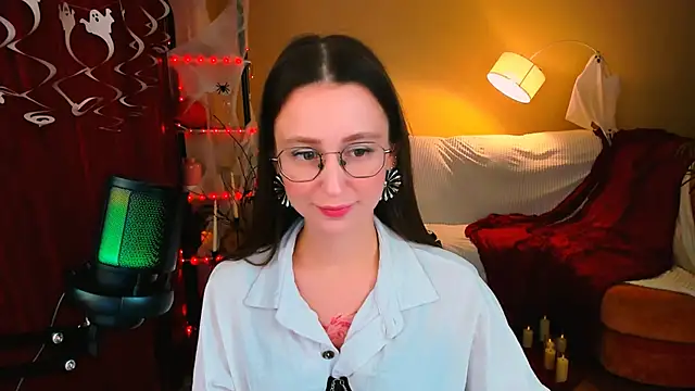 YourLovellyStory online show from 10-27-25, 04:30