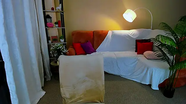 Snapshot of AlluringLookk chatting on 02-20-26, 04:31 AlluringLookk online show from 02-20-26, 04:31