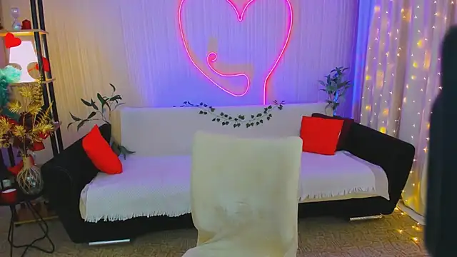 AlluringLookk online show from 04-15-26, 07:58