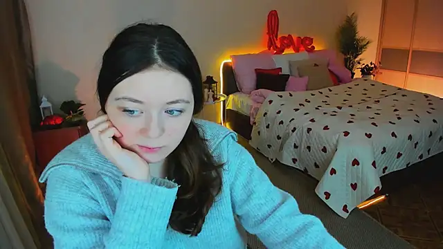 Snapshot of AlluringLookk chatting on 02-15-26, 04:13 AlluringLookk online show from 02-15-26, 04:13