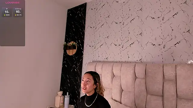 Snapshot of LauMiller chatting on 09-22-25, 07:31 LauMiller online show from 09-22-25, 07:31
