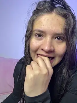 Emilyybennet  online show from 12-18-25, 09:07