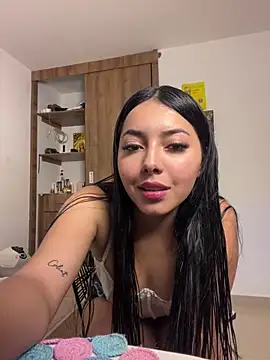 Snapshot of Scarlett699 chatting on 10-15-25, 04:48 Scarlett699 online show from 10-15-25, 04:48