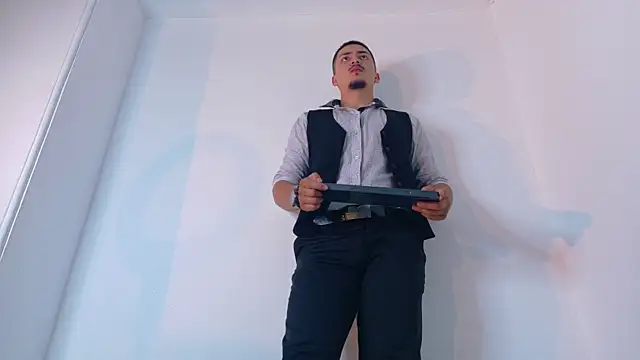 MrFox   online show from 10-31-25, 05:31