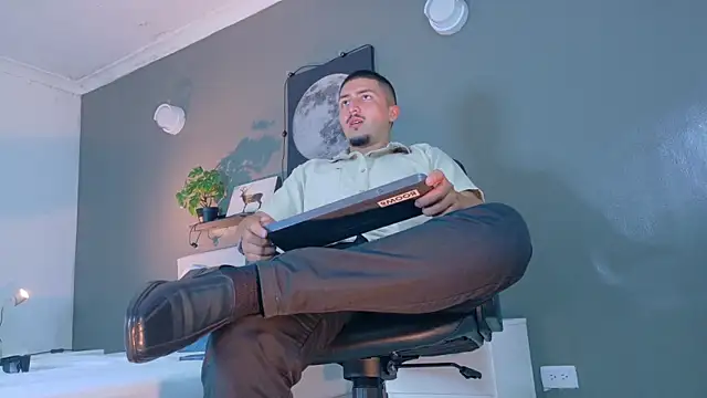 MrFox   online show from 11-21-25, 07:57