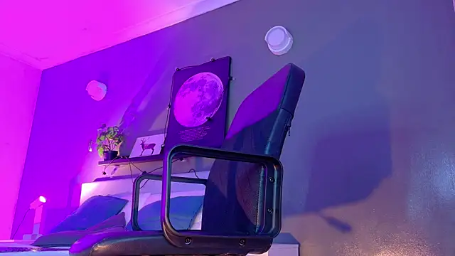 MrFox   online show from 12-18-25, 07:40